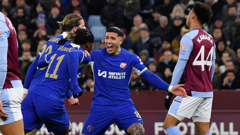 Chelsea's Conor Gallagher celebrates with his team mates after scoring vs Aston Villa