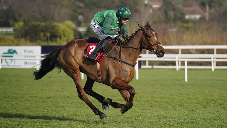 El Fabiolo en route to winning the Ladbrokes Dublin Chase at Leopardstown