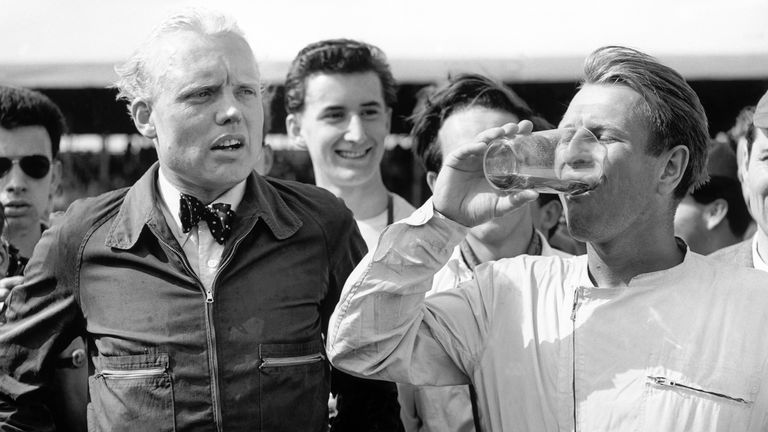 1958 British Grand Prix.
Silverstone, Great Britain. 19 July 1958.
Peter Collins, Ferrari Dino 246, 1st position, and Mike Hawthorn, Ferrari Dino 246, 2nd position, after the race, portrait.
World Copyright: LAT Photographic
Ref: C52972