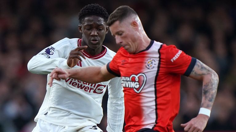 Kobbie Mainoo and Ross Barkley battle for the ball