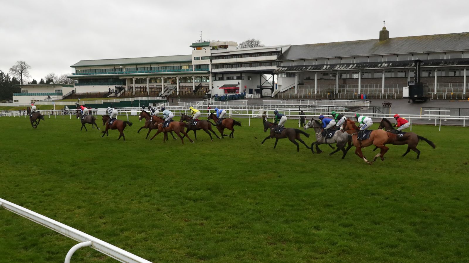 Read more about the article Today on Sky Sports Racing: In-form Endless Escape and Sammy’s Guarantee meet at Chepstow | Racing News