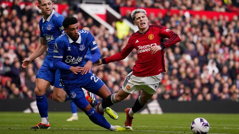 Ben Godfrey concedes a penalty for a foul on Alejandro Garnacho