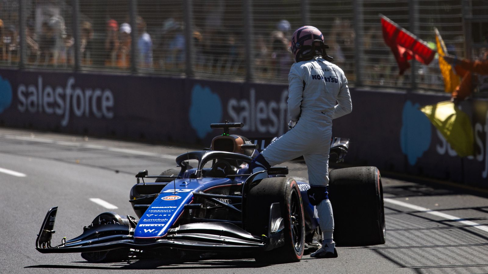 Read more about the article Australian GP: Alex Albon takes Williams team-mate Logan Sargeant’s car after crash leaves team with one chassis | F1 News