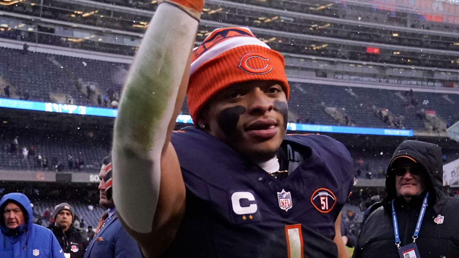 Read more about the article Justin Fields: Chicago Bears trade quarterback to Pittsburgh Steelers to open door to Caleb Williams Draft pick | NFL News