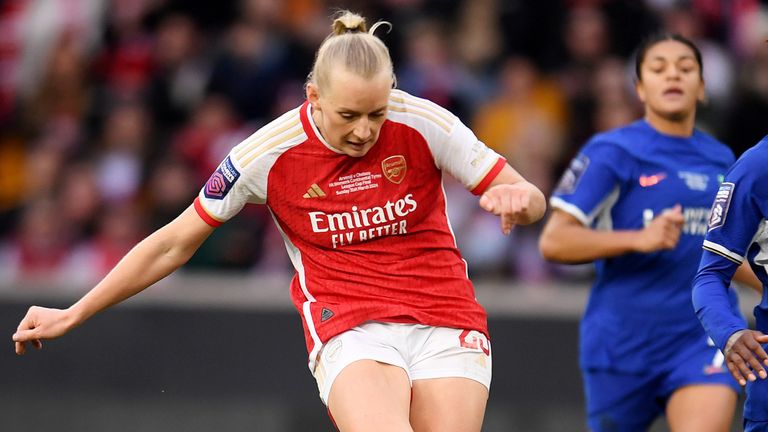 Stin Blackstenius gets her shot away in the Conti Cup final