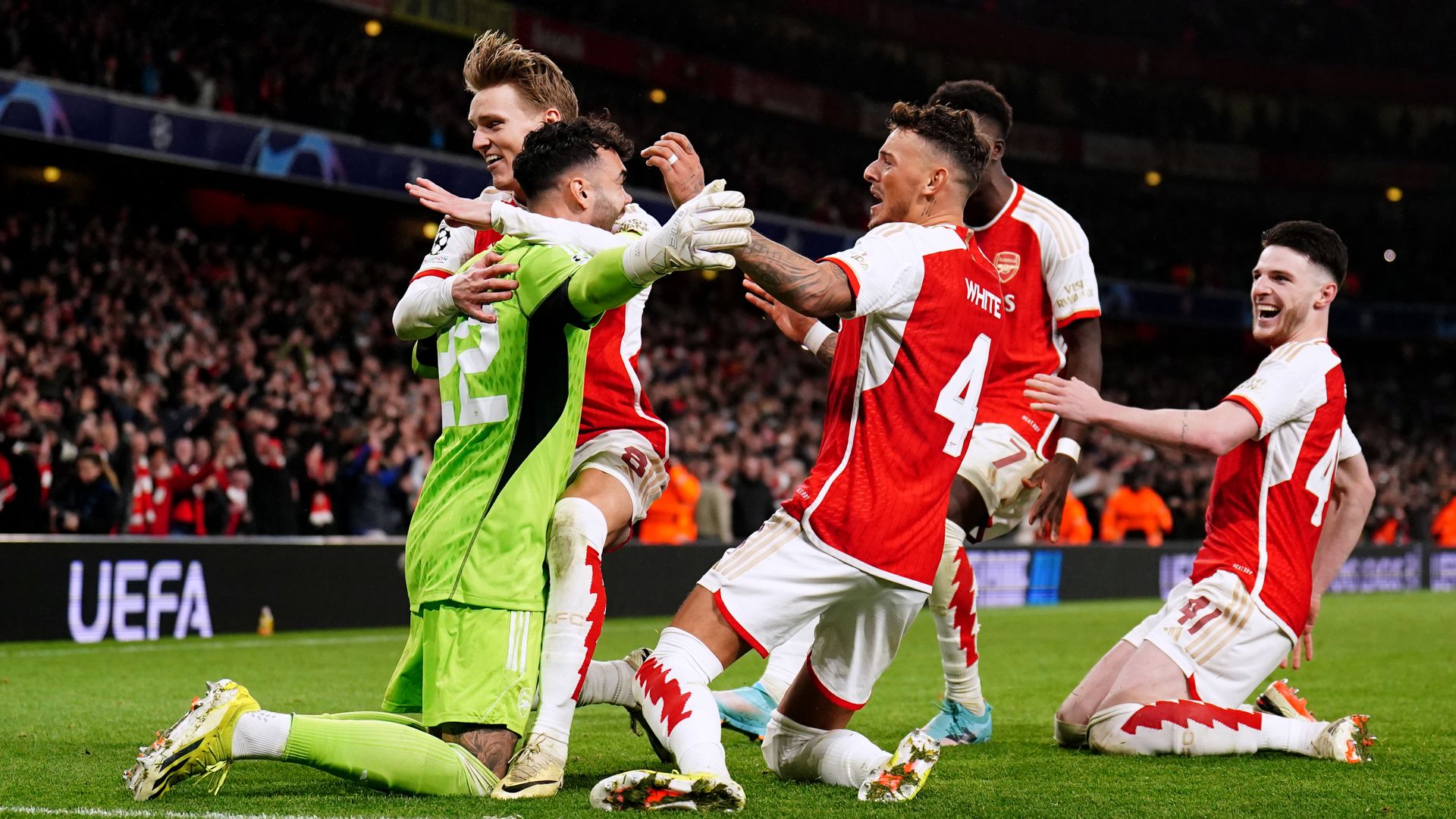 Read more about the article Raya helps Arsenal edge Porto on pens to make CL QFs