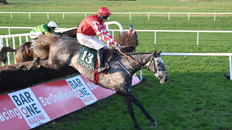 Fil Dor and Jack kennedy win the Boardsmill Stud Irish EBF Beginners Steeplechase