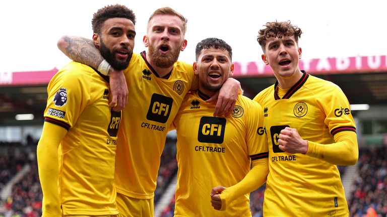 Gustavo Hamer celebrates his goal with team-mates Jayden Bogle, Oliver McBurnie and Ollie Arblaster