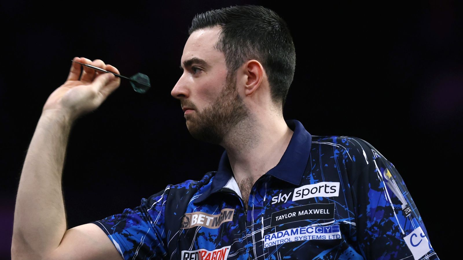 Read more about the article Premier League: Luke Humphries beats Michael Smith in Brighton final after Luke Littler’s semi-final exit | Darts News