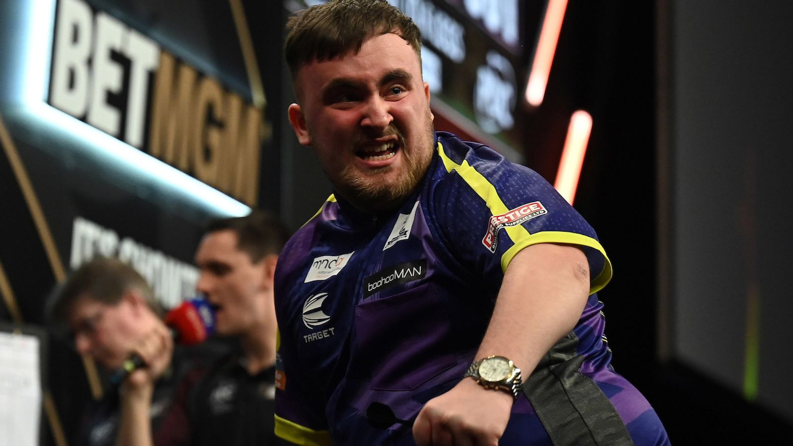 Read more about the article Premier League Darts: Luke Littler fights back against Nathan Aspinall to seal epic Premier League night win in Belfast | Darts News