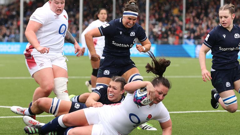 Amy Cokayne scored on her return from injury for the Red Roses 