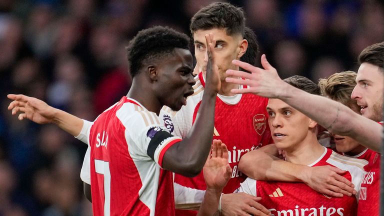 Leandro Trossard celebrates with his Arsenal team-mates after scoring the opening goal against Chelsea