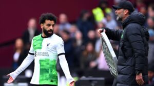 Read more about the article Mo Salah and Jurgen Klopp: Liverpool forward appears to clash with manager on touchline at West Ham | Football News