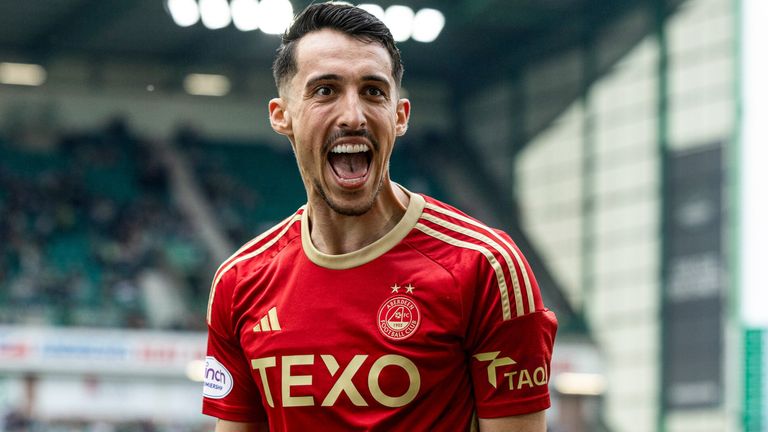 Bojan Miovski celebrates after putting Aberdeen 3-0 up at Hibernian