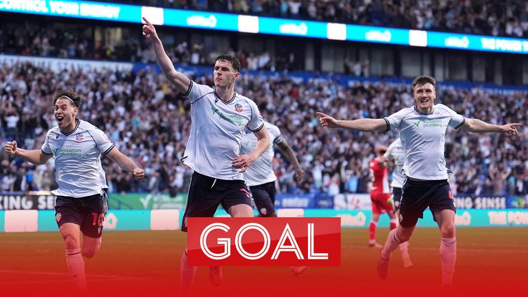 Bolton Wanderers&#39; Eoin Toal celebrates