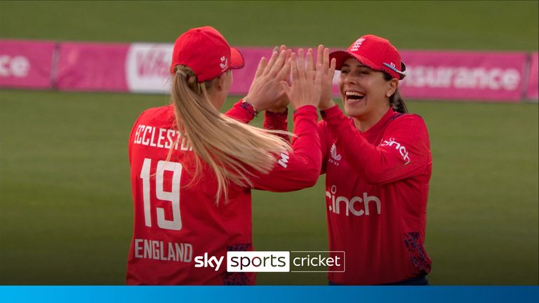 England&#39;s Freya Kemp finds her breakthrough wicket against New Zealand, dismissing the dangerous Sophie Devine. 