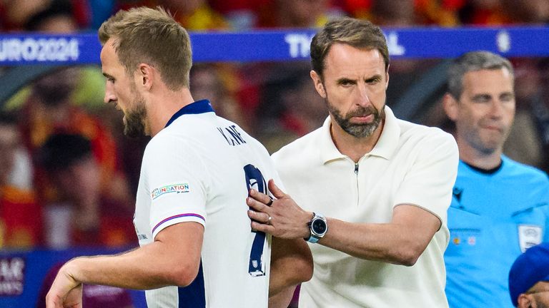 Gareth Southgate commiserates Harry Kane