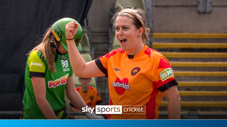 Katie Levick gets back-to-back wickets to secure consecutive wins for Phoenix