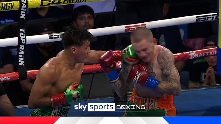 Emiliano Fernandez Vargas punished Larry Fryers with hard body shots before landing a devastating left hand to KO him.