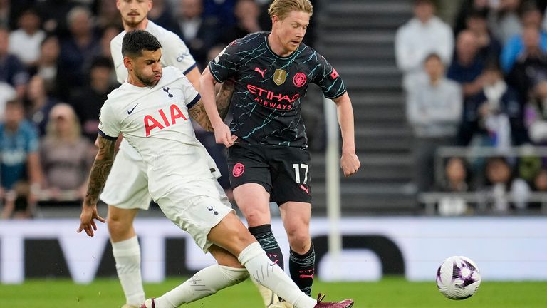 Tottenham's Ivan Perisic, left, and Manchester City's Kevin De Bruyne challenge for the ball during the English Premier League soccer match between Tottenham Hotspur and Manchester City at Tottenham Hotspur Stadium in London, Tuesday, May 14, 2024.(AP Photo/Kin Cheung)