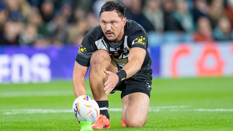 Picture by Allan McKenzie/SWpix.com - 11/11/2022 - Rugby League - Rugby League World Cup 2021 Semi Final - Australia v New Zealand - Elland Road, Leeds, England - Jordan Rapana lines up a conversion.