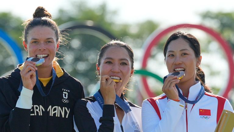 Lydia Ko, of New Zealand, centre, gold medal, with Esther Henseleit, of Germany,, left, silver medal and Xiyu Lin, of China, bronze medal pose for the cameras after the medal ceremony following the final round of the women's golf event at the 2024 Summer Olympics, Saturday, Aug. 10, 2024, at Le Golf National, in Saint-Quentin-en-Yvelines, France. (AP Photo/Matt York)