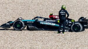 Read more about the article Lewis Hamilton sorry for Mercedes for race-ending United States GP spin but Toto Wolff says car to blame | F1 News