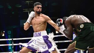 Read more about the article Adam Azim delivers stunning finish to take out Ohara Davies in eight rounds | Boxing News